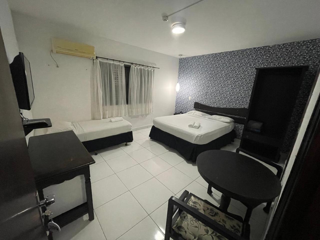 Cr Hotel Bueno - Antigo Hotel Serras De Goyaz Goiânia Exterior foto A room at the hotel